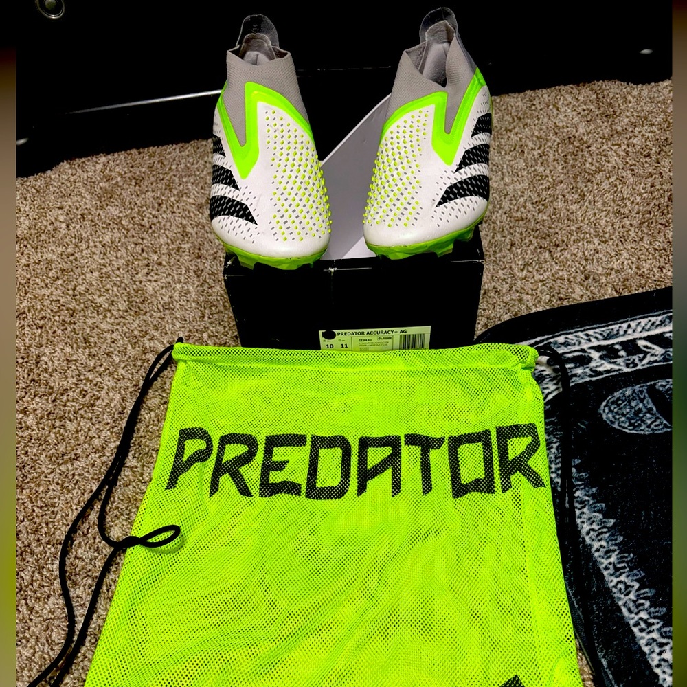ONCE WORN 300$ CLEATS